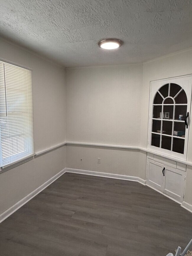 Photo - 3628 Sumner St