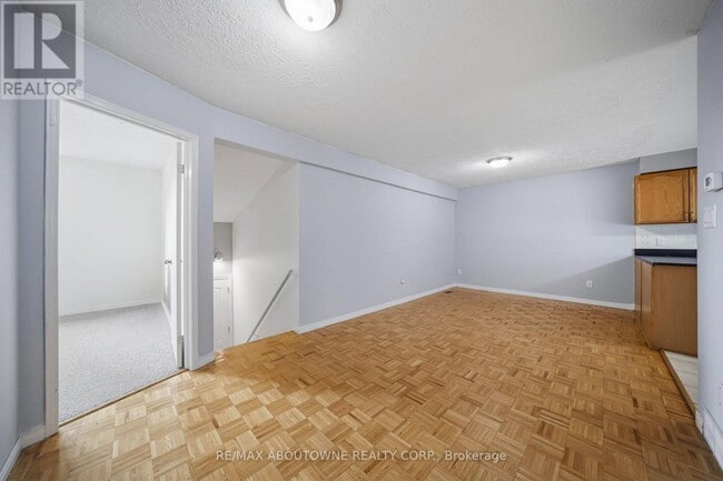 Photo - 146 Bankside Dr