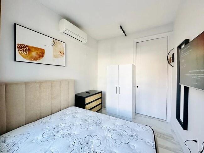 Furnished room/NOT APARTMENT