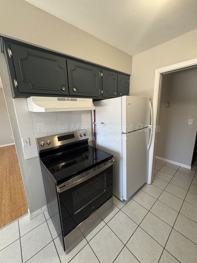 Building Photo - 3521 12th Ave S Unit 8