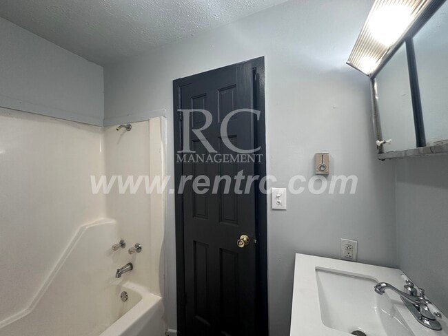Photo - 1227-4 Clarence-