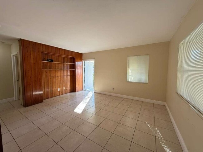 Photo - Large 4-1 house