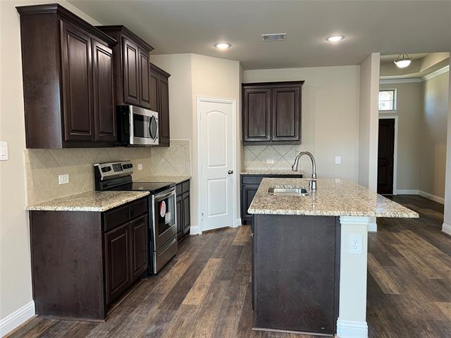Photo - 649 Comal Dr