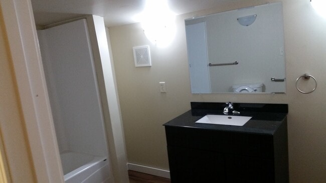 Baño - 206 West Bluff Street