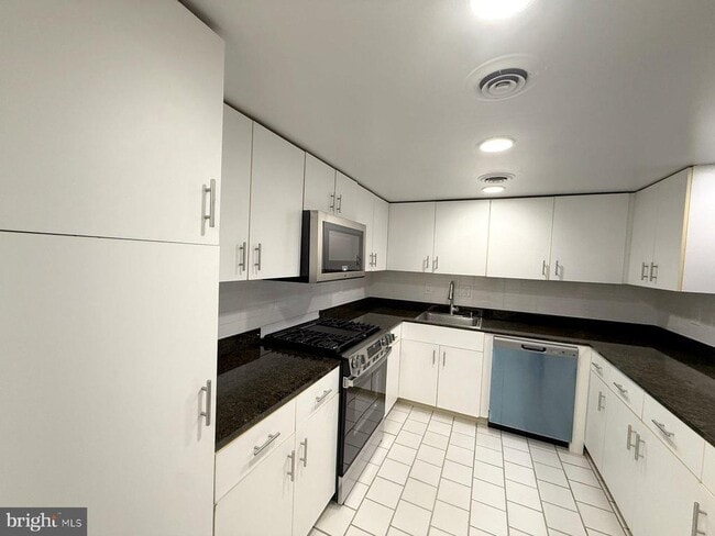 Building Photo - 606 Cooper Landing Rd Unit B-6A