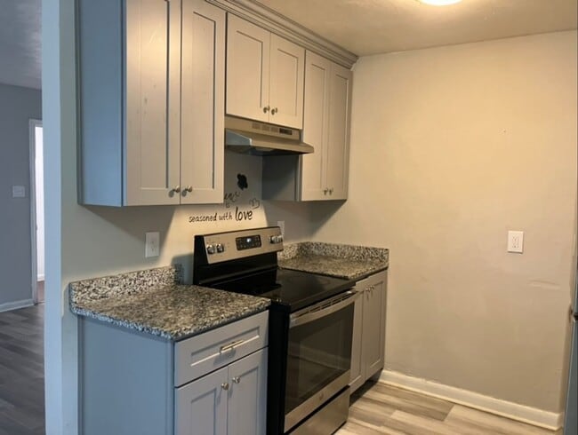 Building Photo - 635 W 26th St Unit 02