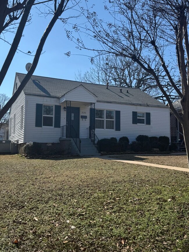 Adorable Cottage Home in Park Hill - Adorable Cottage Home in Park Hill