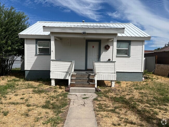 Building Photo - 2 bedroom 1 bathroom Home - Mills Addition