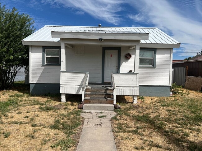 Building Photo - 2 bedroom 1 bathroom Home - Mills Addition