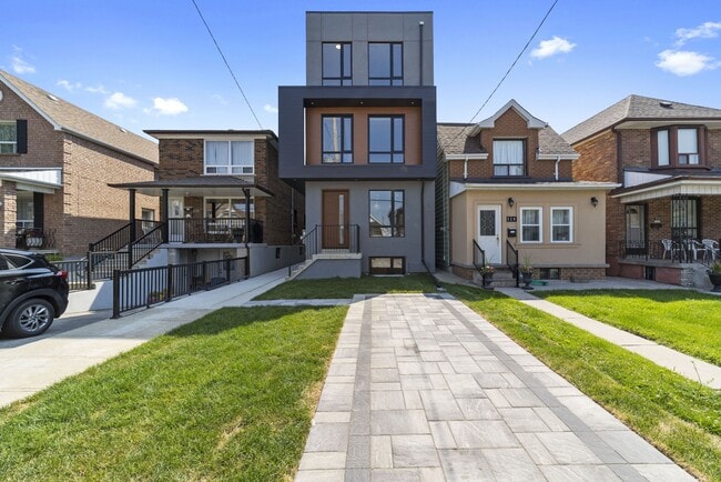 Building Photo - 531-531 Delaware Ave N Unit 1FM