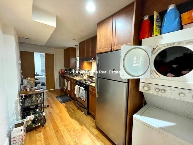 Photo - 64 Louis Prang St