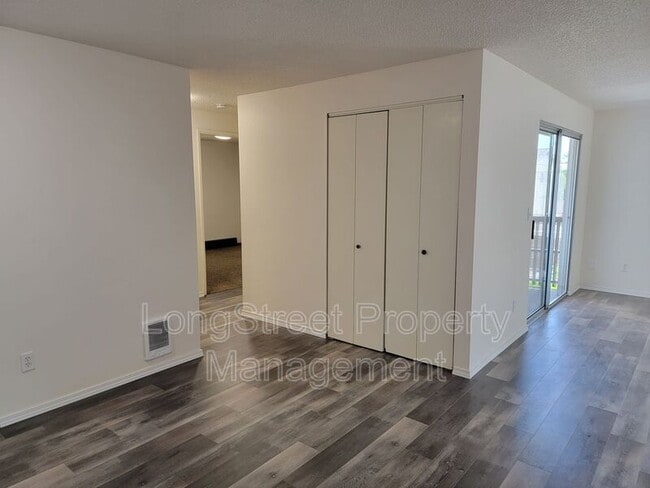 Photo - 627 3rd St SE