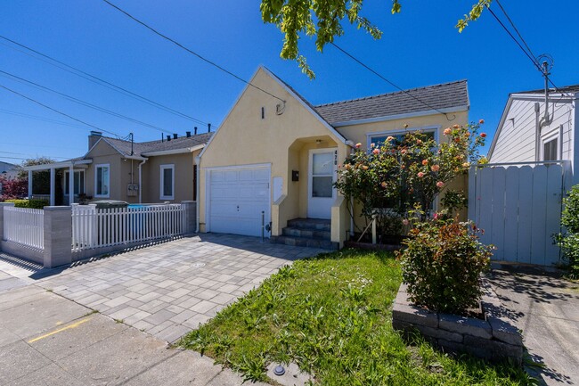 3 Bed / 2 Bath San Bruno home with private... - 3 Bed / 2 Bath San Bruno home with private...