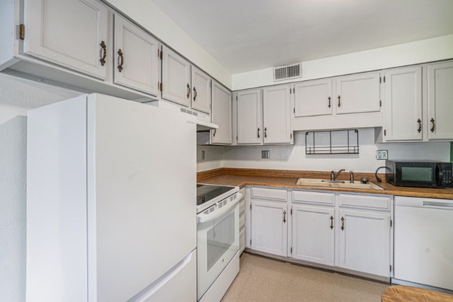 Photo - 8870 W Jewell Ave Unidad 11