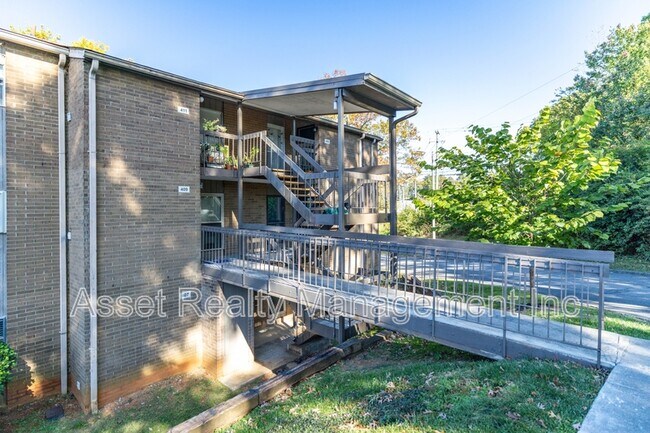 Photo - 407 Canberra Dr