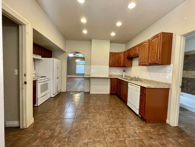 Photo - AVAILABLE NOW! Move-In Special! Half Off F...