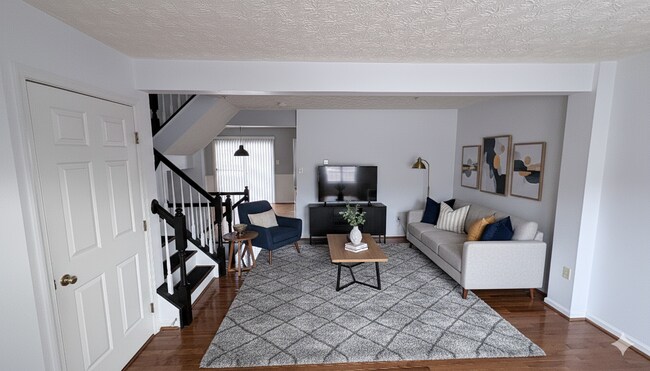 Photo - 577 MacIntosh Cir