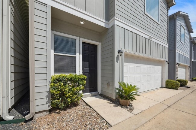 Photo - 1815 Crestdale Dr