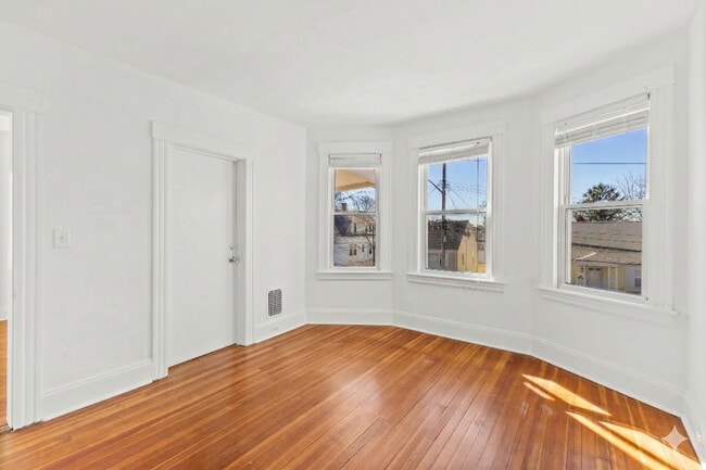 Photo - 44 Churchill St