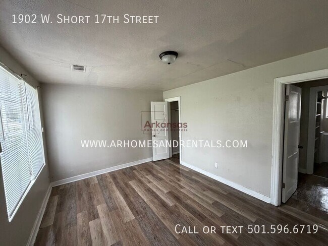 Photo - 1902 W Short 17th St