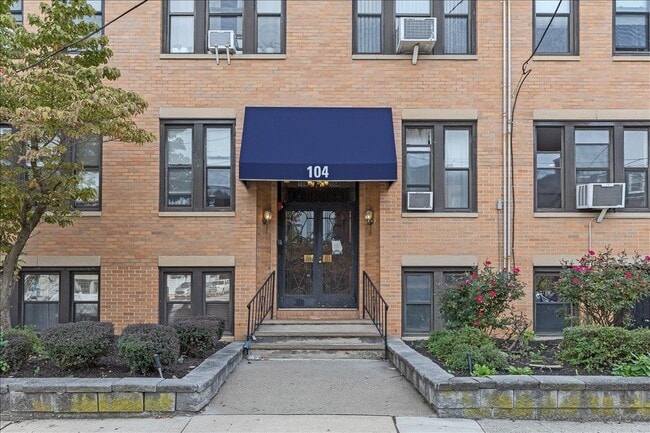 Building Photo - 104 Palisade Ave Unit A2
