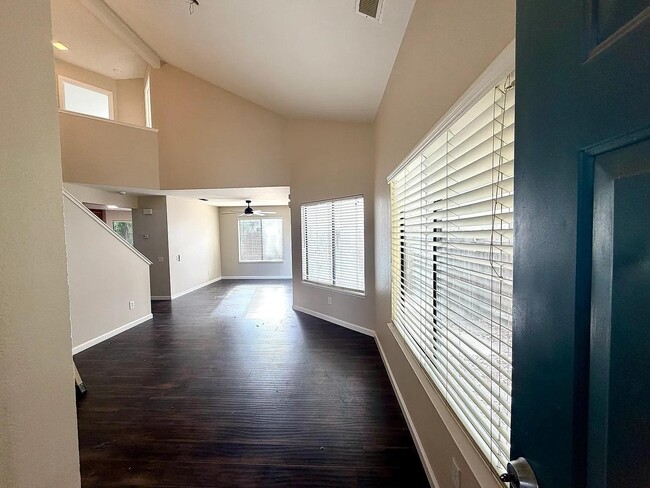 Photo - 661 Mockingbird Ln