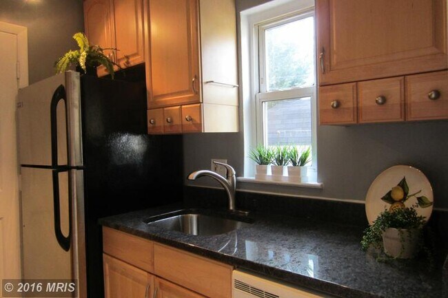 Photo - 906 S Highland St