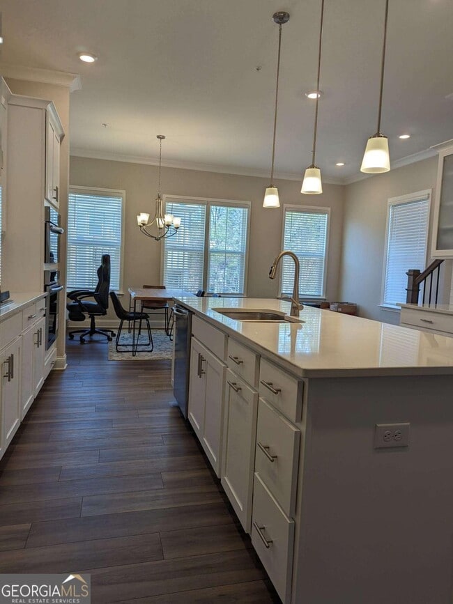 Photo - 201 Spike Trl SE