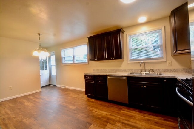363 N School Ln