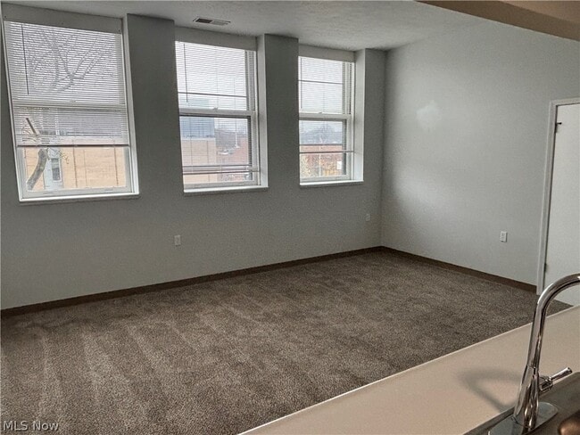 Photo - 59 Lincoln Way E Unidad 302