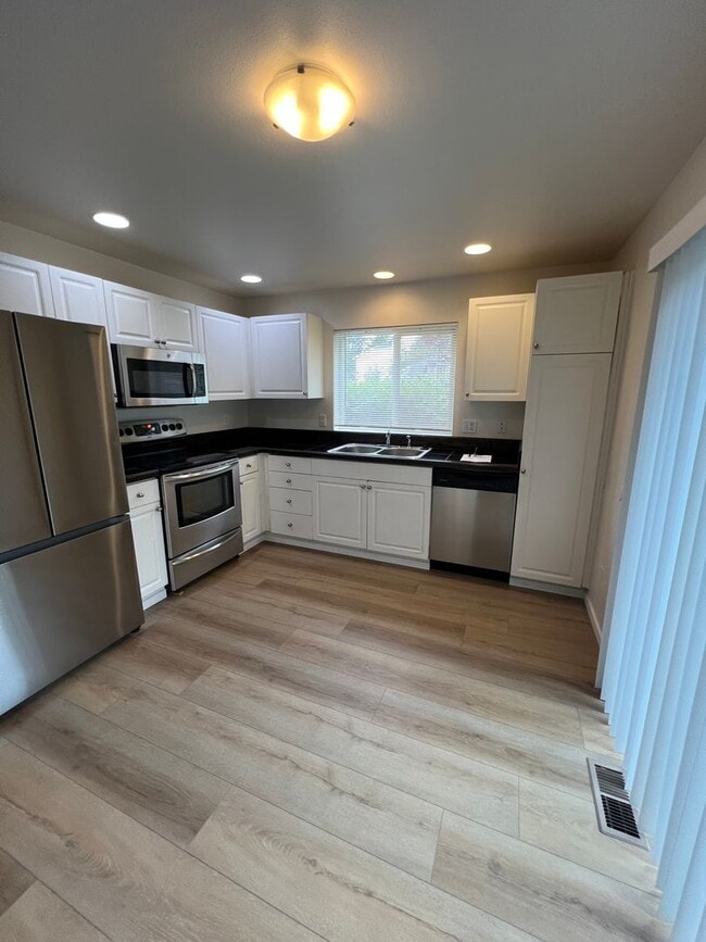 Photo - Corner lot home Maple Valley!