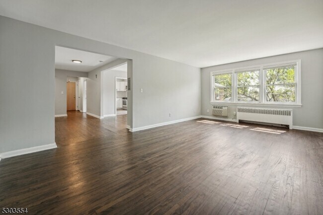 24 Hutton Ave