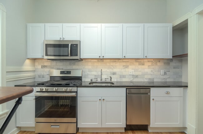 Photo - Lowry Hill Apartments Unit 70915