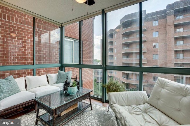 Photo - 1050 N Taylor St Unidad 608