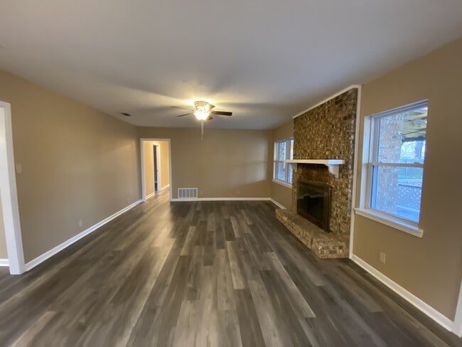 Photo - 2 Knightsbridge Pl