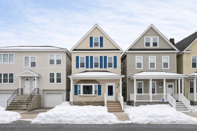 Building Photo - 212 Erie St