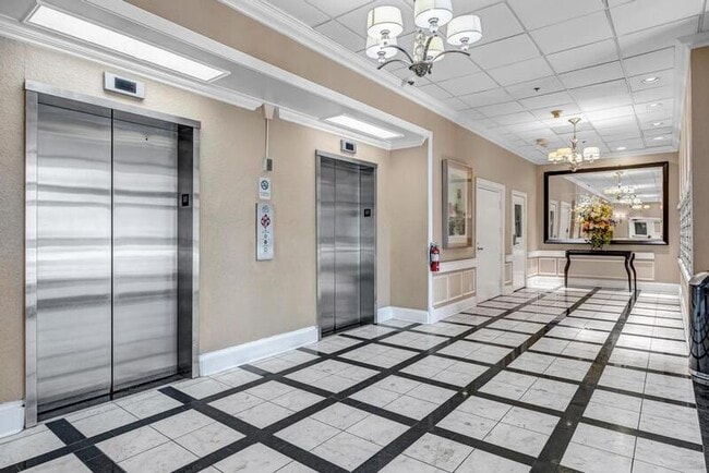 Building Photo - 311 W Ashley St Unit 706