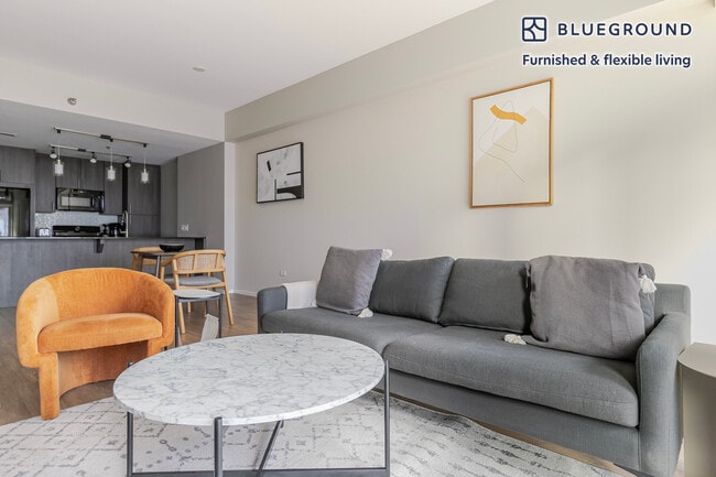 Photo - 211 W Scott St Unidad FL3-ID1416