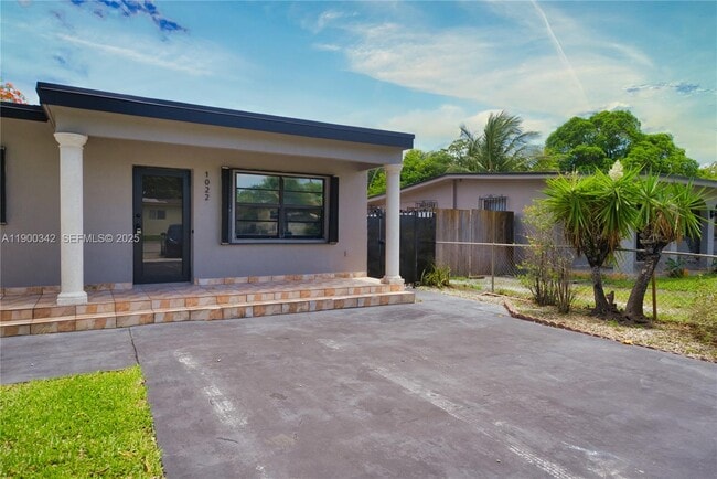 Building Photo - 1022 E 18th St