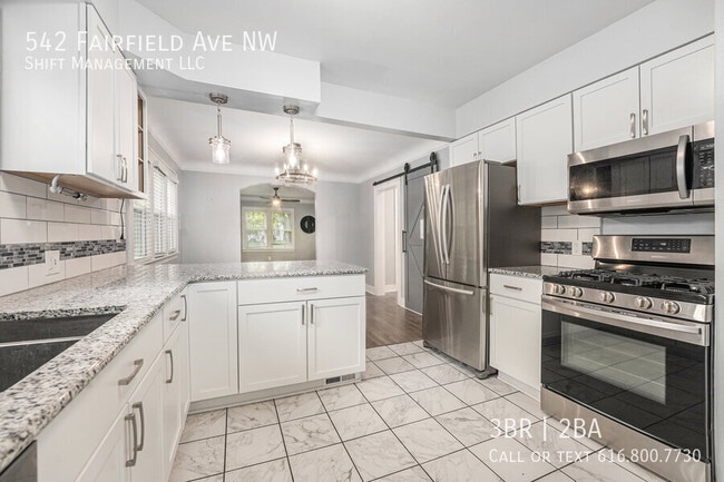 Photo - 542 Fairfield Ave NW