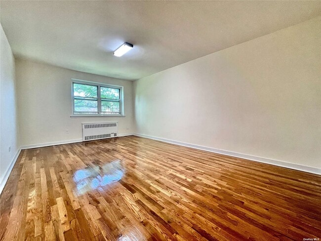 Photo - 66-10 Grand Central Pkwy