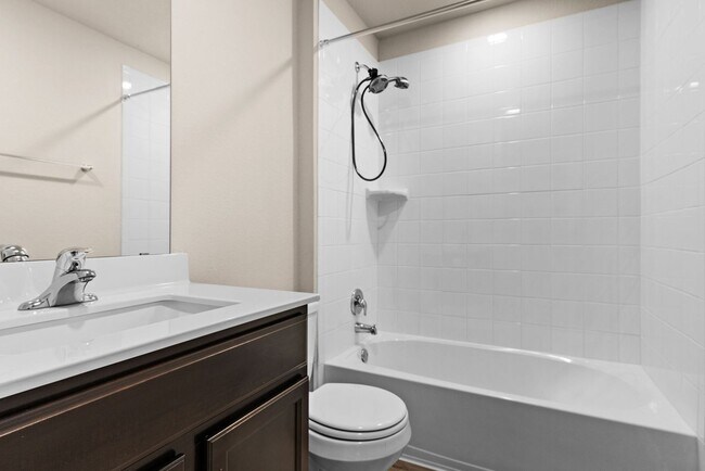 Photo - 4 bedroom 2 bath in Creekside Hills with Pool Access