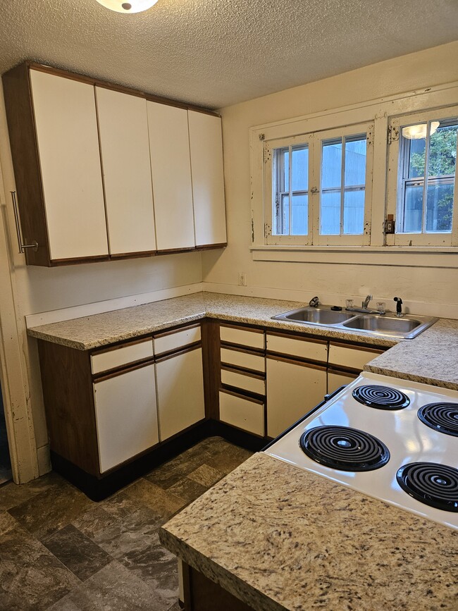 Photo - 215 7th St NE