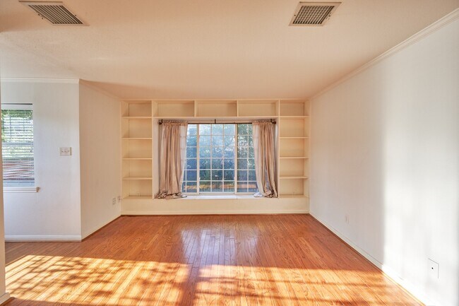Photo - 2633 Peckham St Unit 4