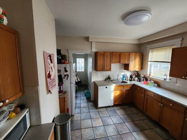 Photo - 140 Brooks St Unit 1