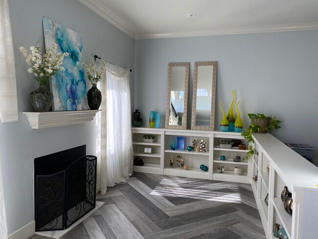 514 S Barrington Ave Unit 110
