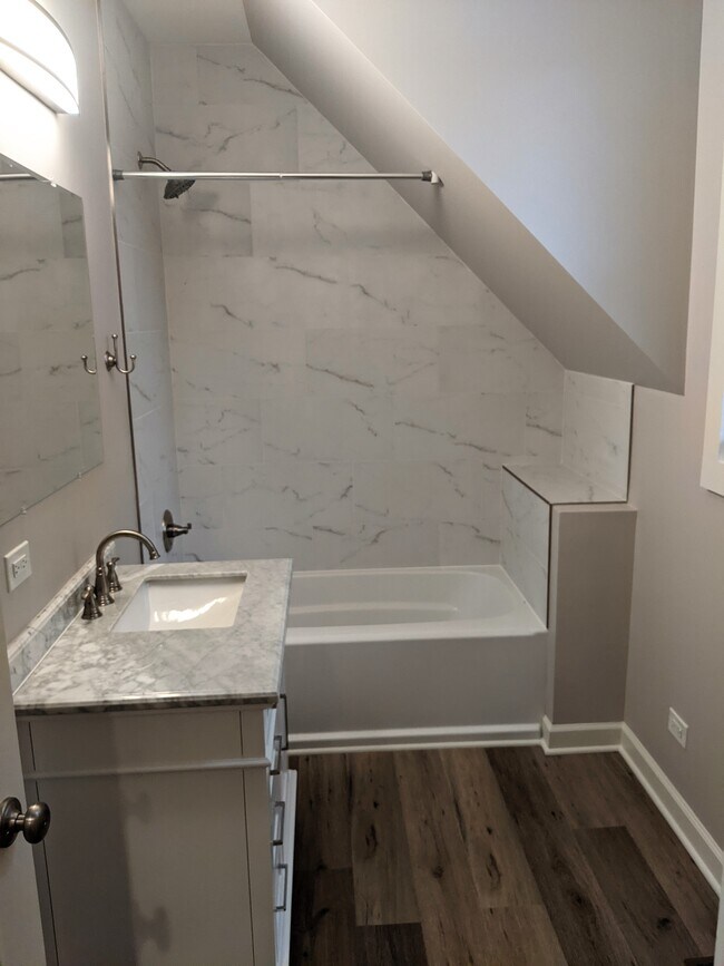 bathroom - 1314 Judson Ave Unit Coach House