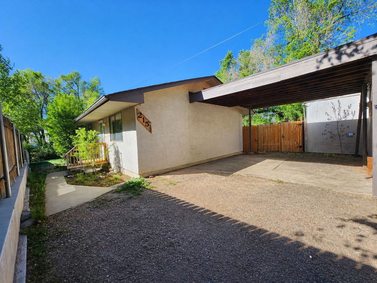 215 1/2 Ramona Avenue- - 215 1/2 Ramona Avenue-