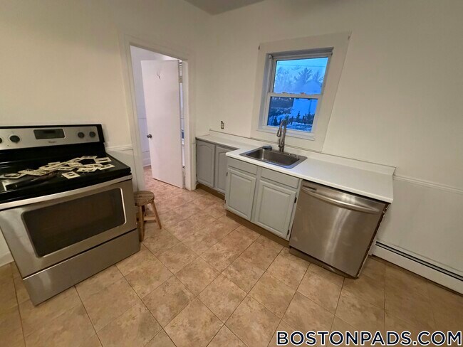 Photo - 60 Old Common Rd Unit 1