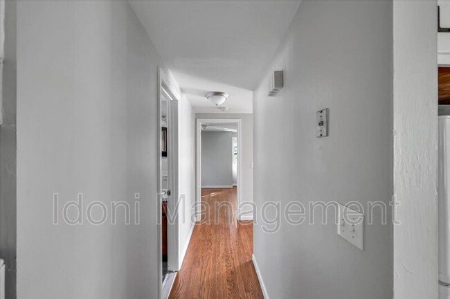 Building Photo - 34 Hulse St Rental